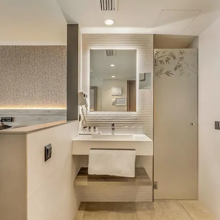 Metropol Hotell 4*