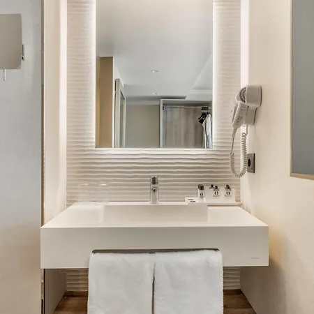 Metropol מלון 4*